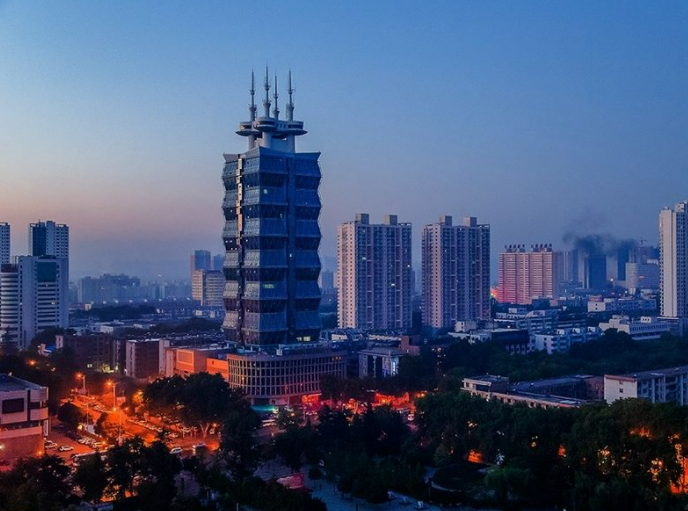 leyu.乐鱼系统与洛阳市探讨产业转型发展新动能